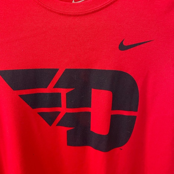 Nike UD University of Dayton logo dry fit. YM - Picture 2 of 5